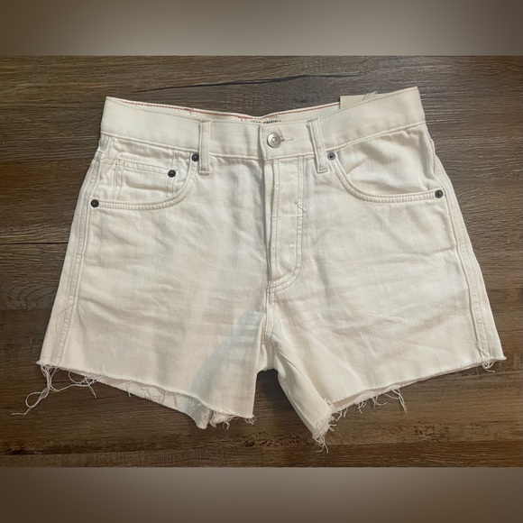 We The Free Free People Shorts 26 NWT New Ivy Mid-Rise Cutoff Denim Boho Ivory - Picture 2 of 10